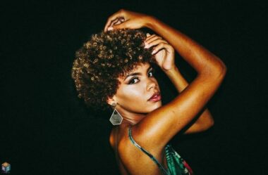 Cabelo afro feminino: tratamentos, cortes, dicas e muito mais!
